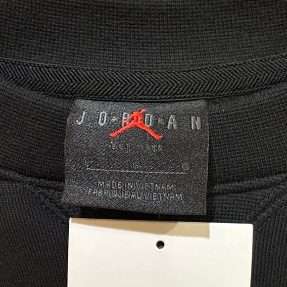 Jordan Women's Classic Black Cropped Hoodie - Picture 4 of 4